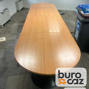 Table de réunion ovale hêtre sur pieds tulipe noirs