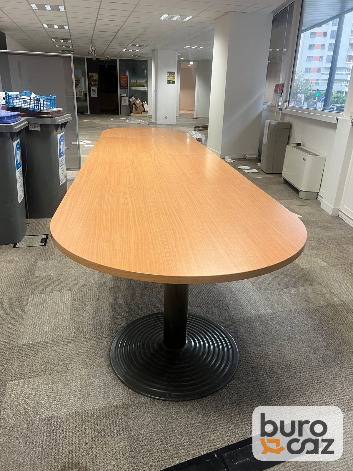 Table de réunion ovale hêtre sur pieds tulipe noirs — photo 2