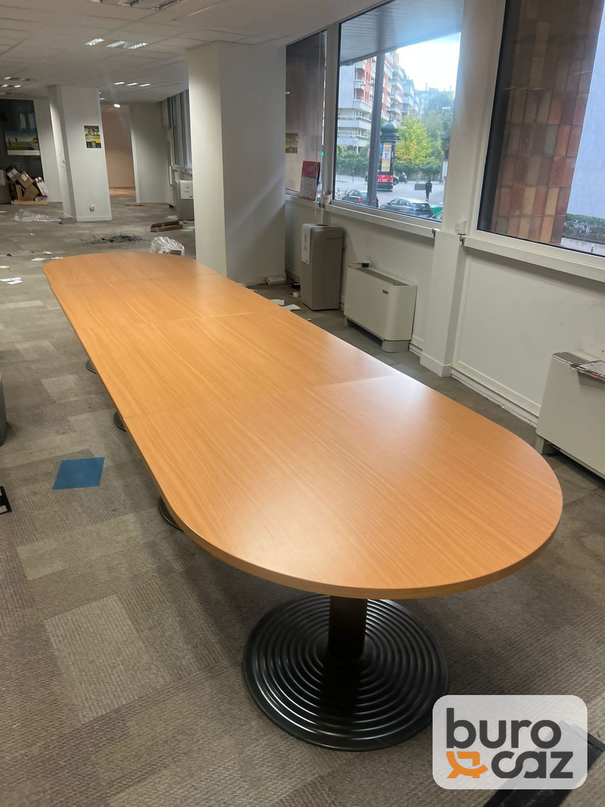 Table de réunion ovale hêtre sur pieds tulipe noirs — photo 3