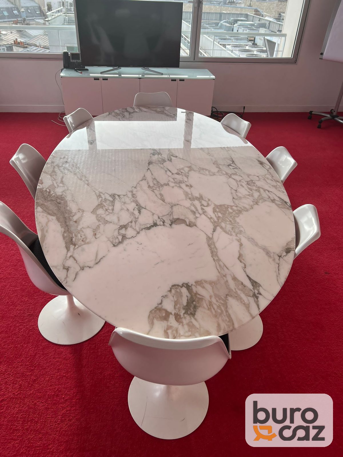 Table de réunion ovale plateau effet marbre – piètement tulipe blanc — photo 3
