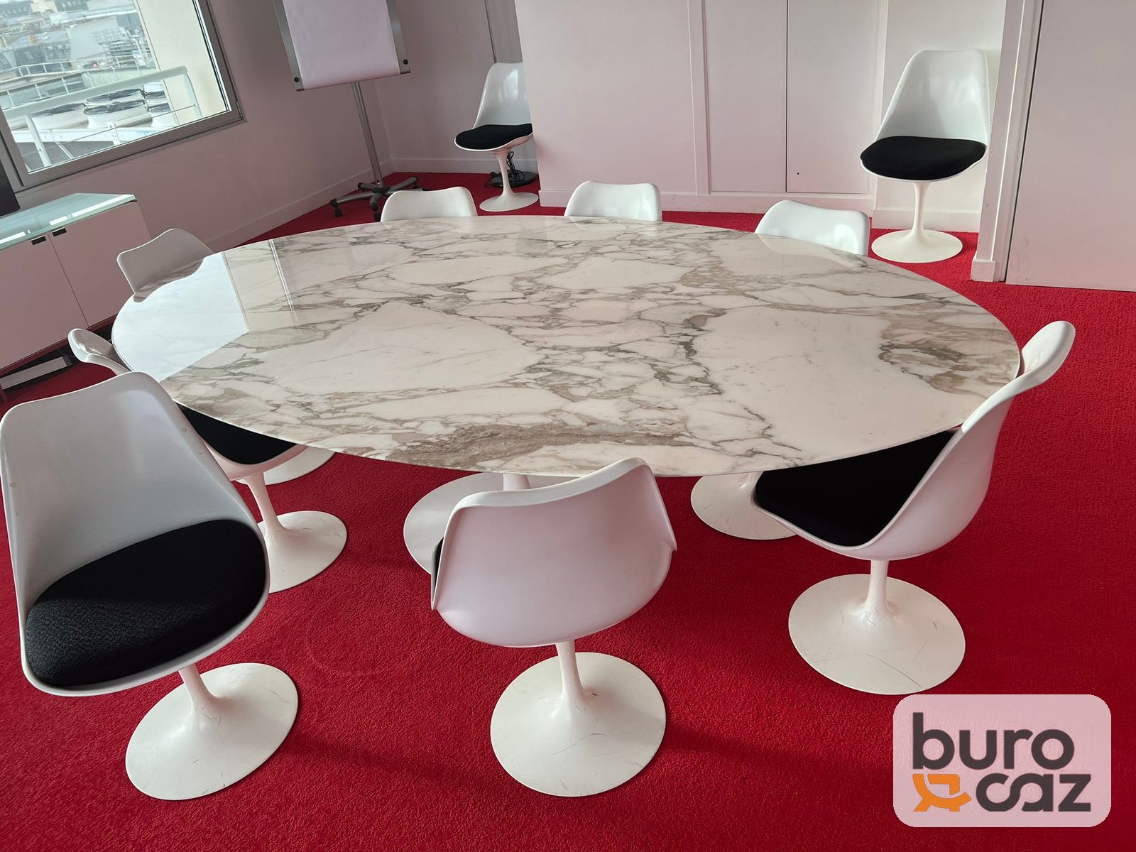 Table de réunion ovale plateau effet marbre – piètement tulipe blanc — photo 6