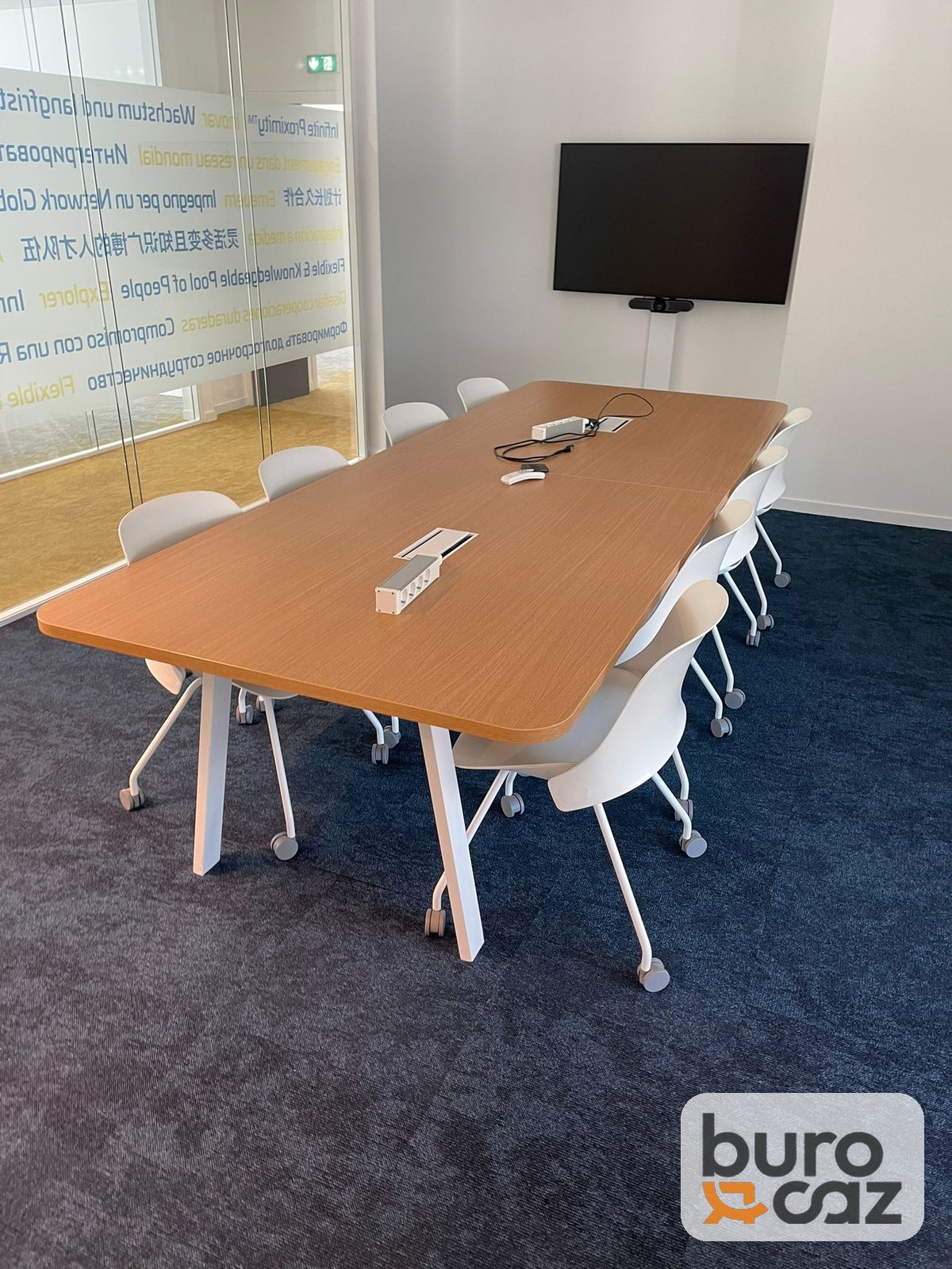 Table de réunion plateau bois – piètement blanc – 10 personnes — photo 2