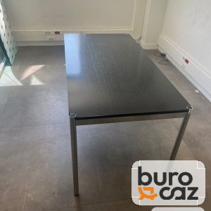 Table de réunion plateau chêne noir piètement tubulaire chromé