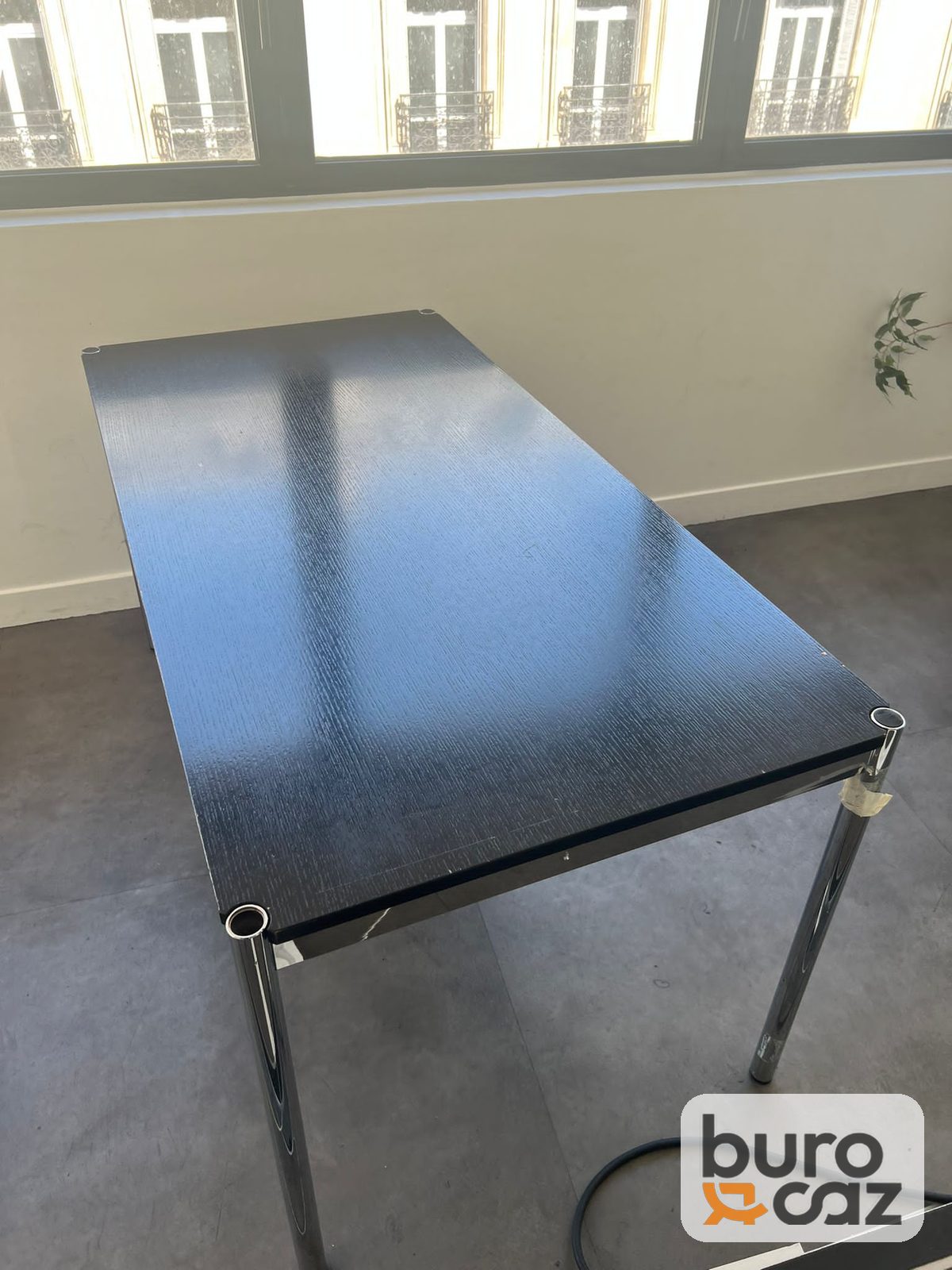 Table de réunion plateau chêne noir piètement tubulaire chromé — photo 3