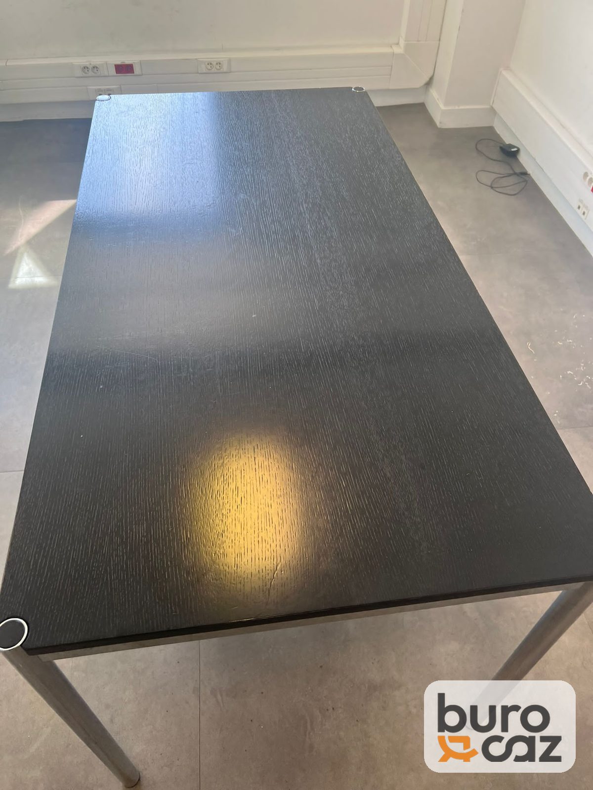 Table de réunion plateau chêne noir piètement tubulaire chromé — photo 4