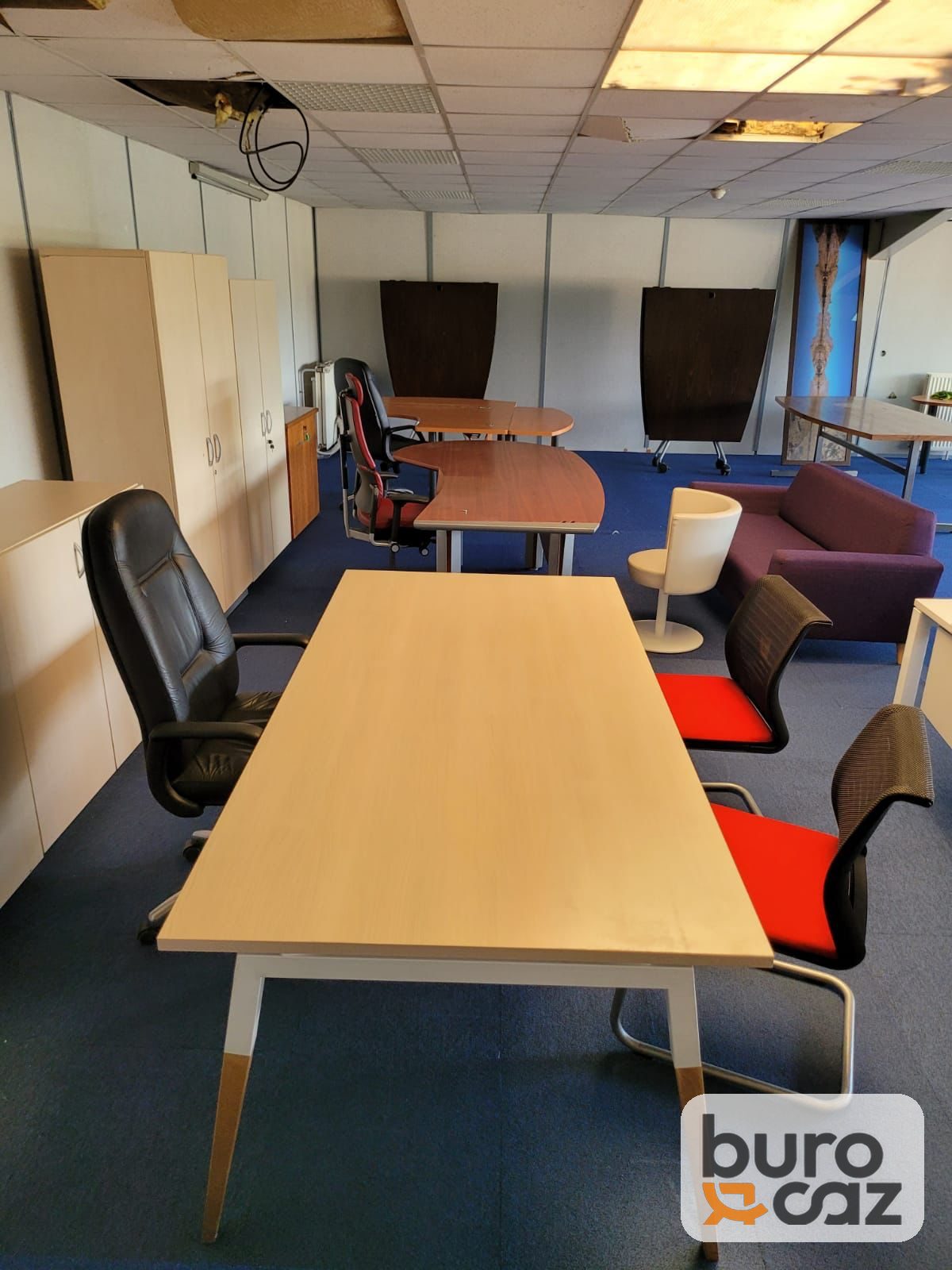 Table de réunion plateau hêtre – piètement blanc embouts bois — photo 3