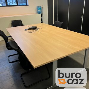 Table de réunion plateau hêtre – piètement T métal gris