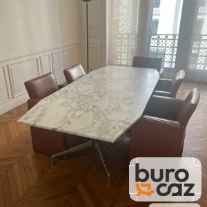 Table de réunion plateau marbre piètement aluminium