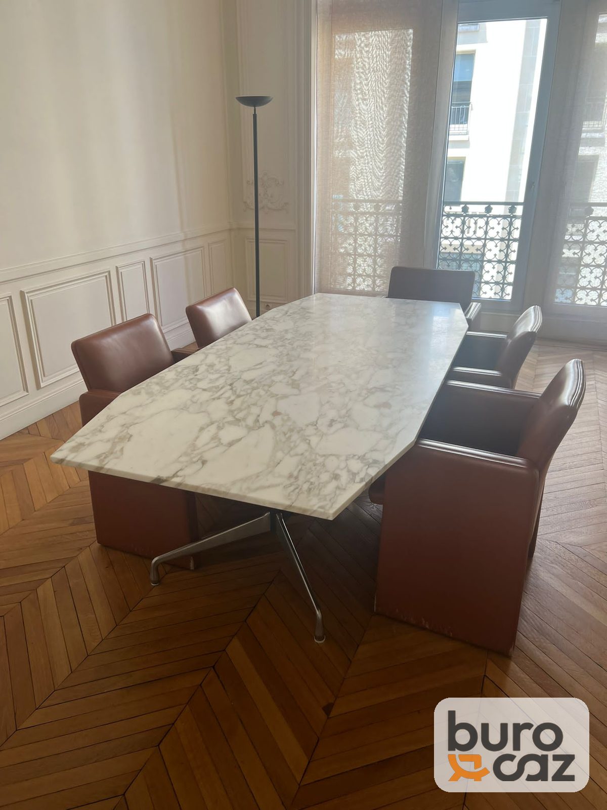 Table de réunion plateau marbre piètement aluminium