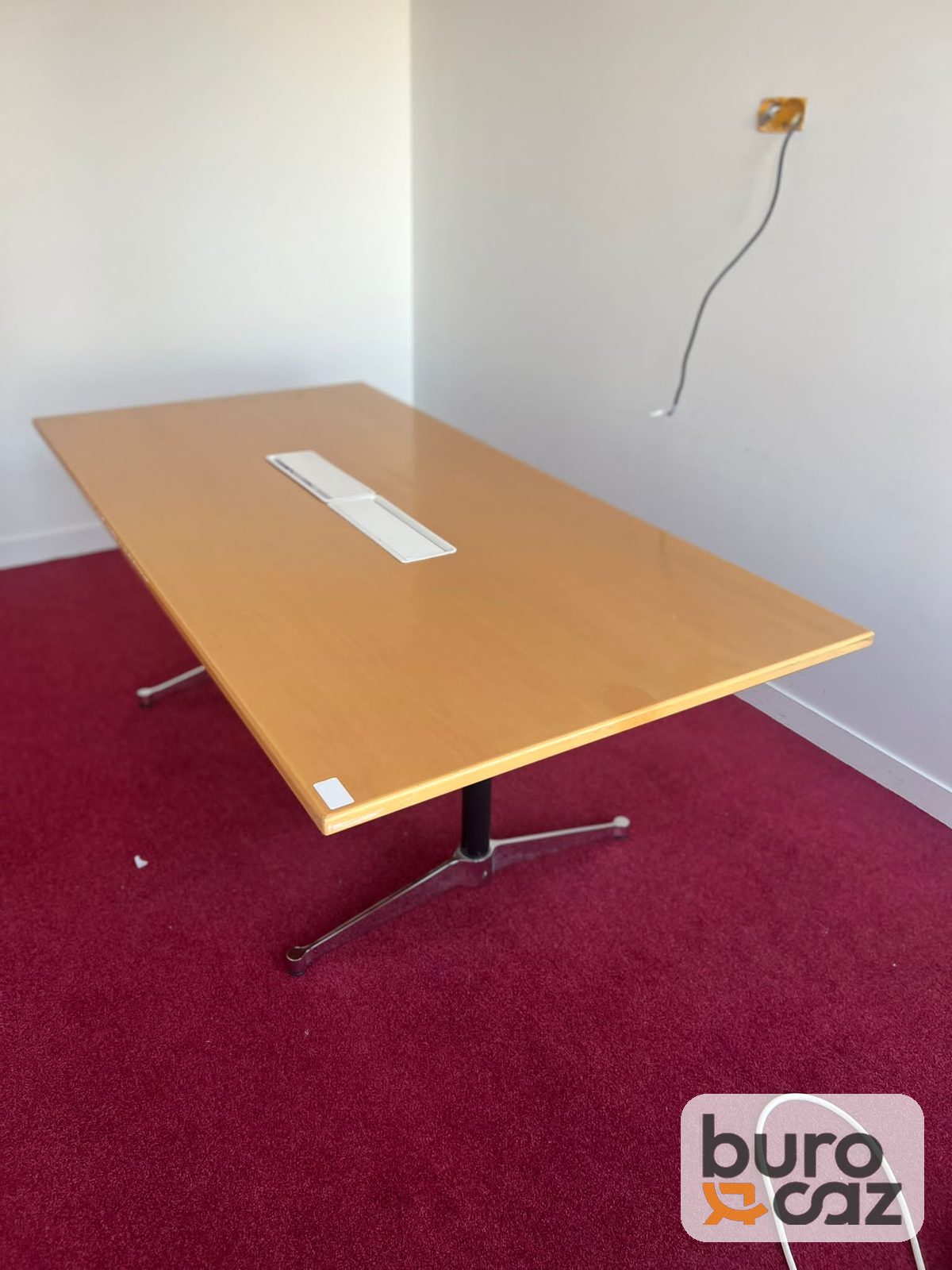Table de réunion rectangulaire hêtre avec boîtier de connexion