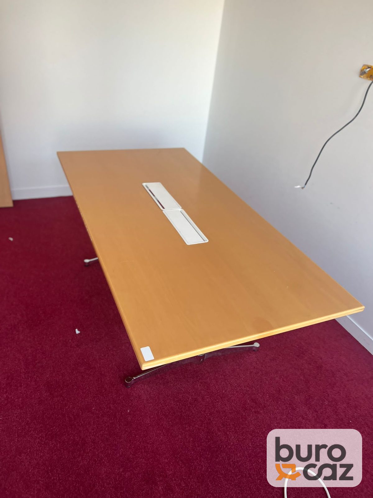 Table de réunion rectangulaire hêtre avec boîtier de connexion — photo 2