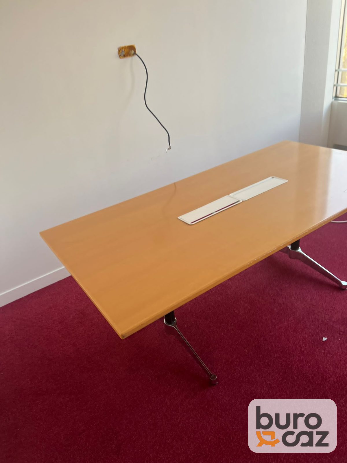 Table de réunion rectangulaire hêtre avec boîtier de connexion — photo 4