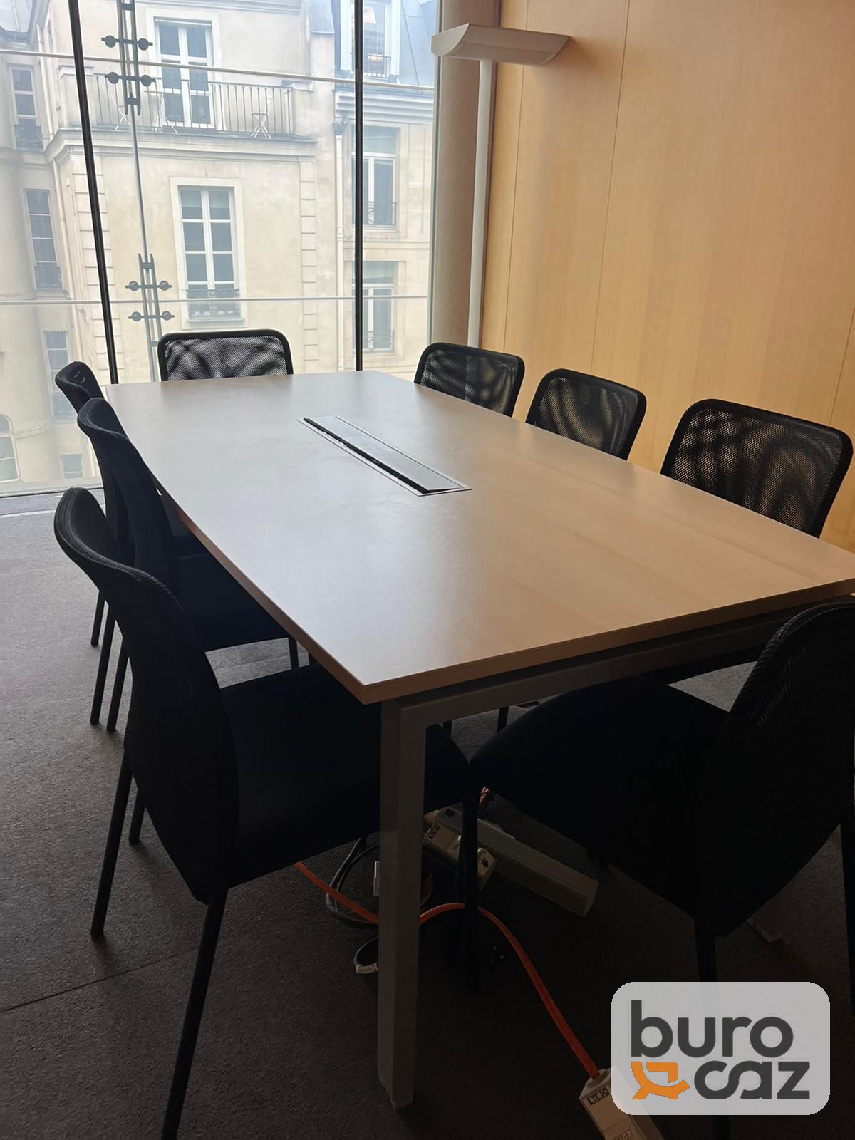 Table de réunion rectangulaire plateau bois foncé avec passe-câbles — photo 5