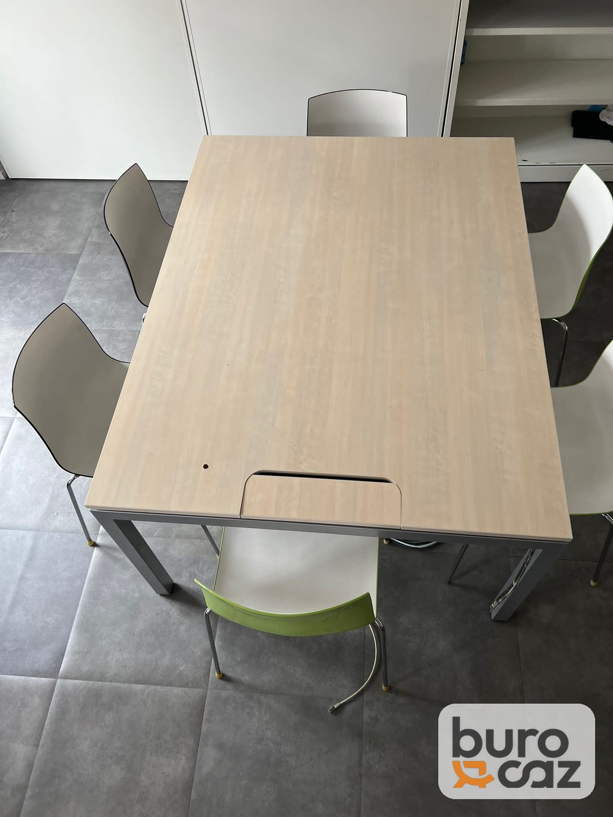 Table de réunion rectangulaire plateau chêne clair – piètement métal gris