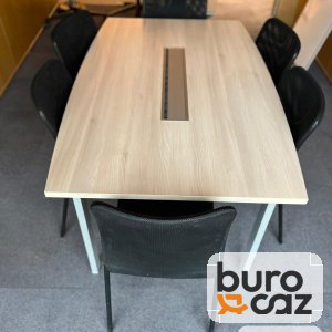 Table de réunion tonneau bois clair avec top access pieds blancs
