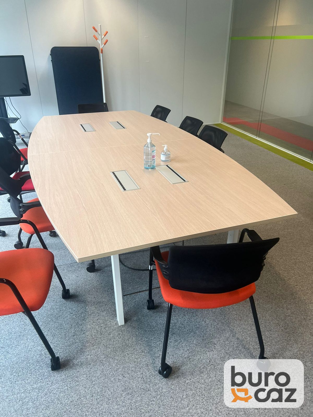 Table de réunion tonneau chêne clair pieds blancs
