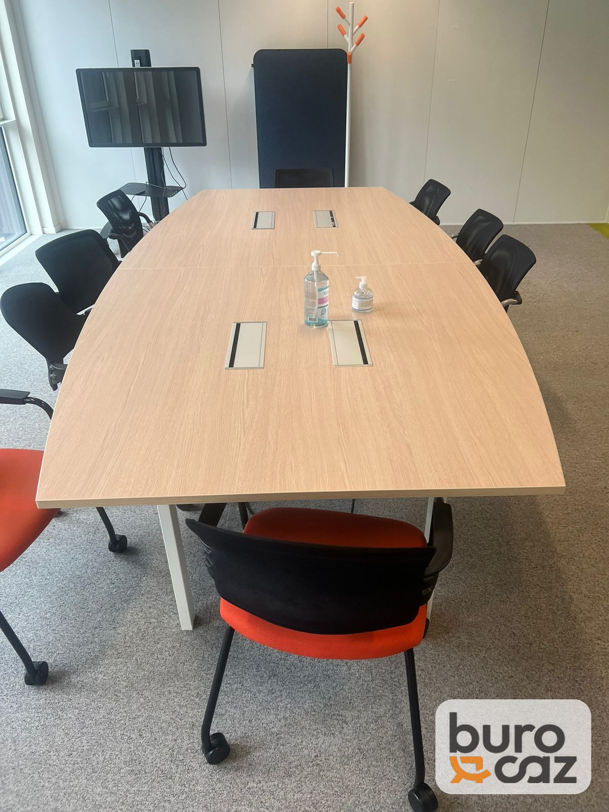 Table de réunion tonneau chêne clair pieds blancs — photo 2