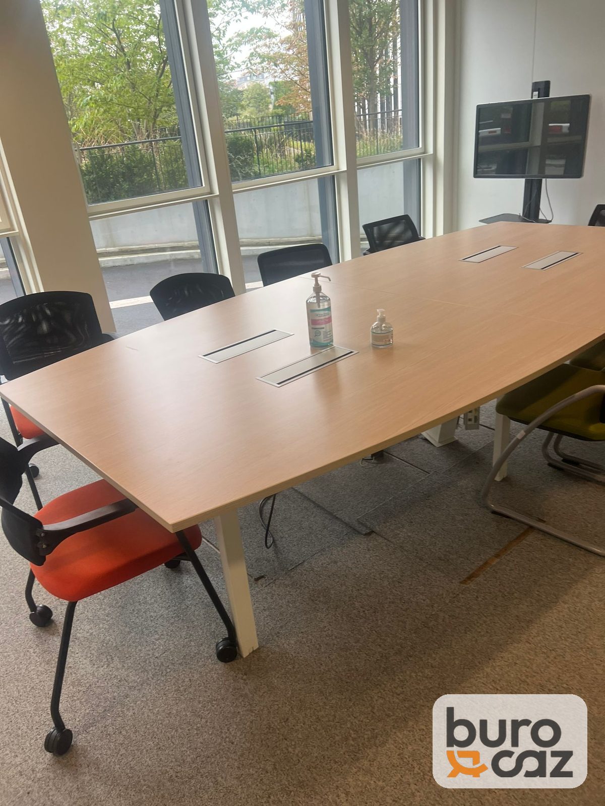 Table de réunion tonneau chêne clair pieds blancs — photo 3