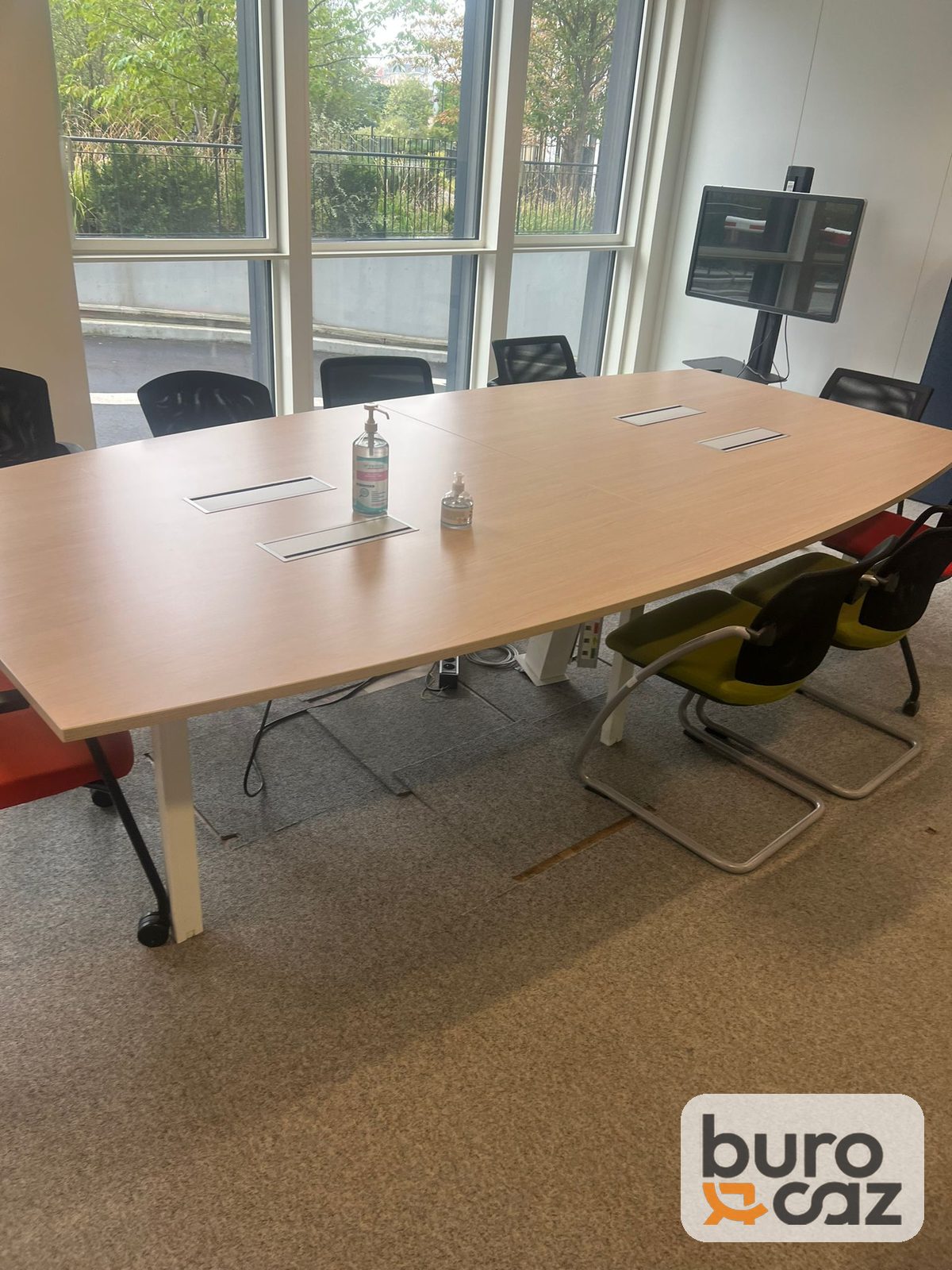 Table de réunion tonneau chêne clair pieds blancs — photo 4