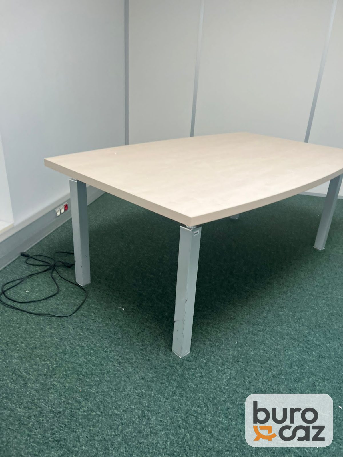 Table de réunion tonneau érable pieds gris — photo 4
