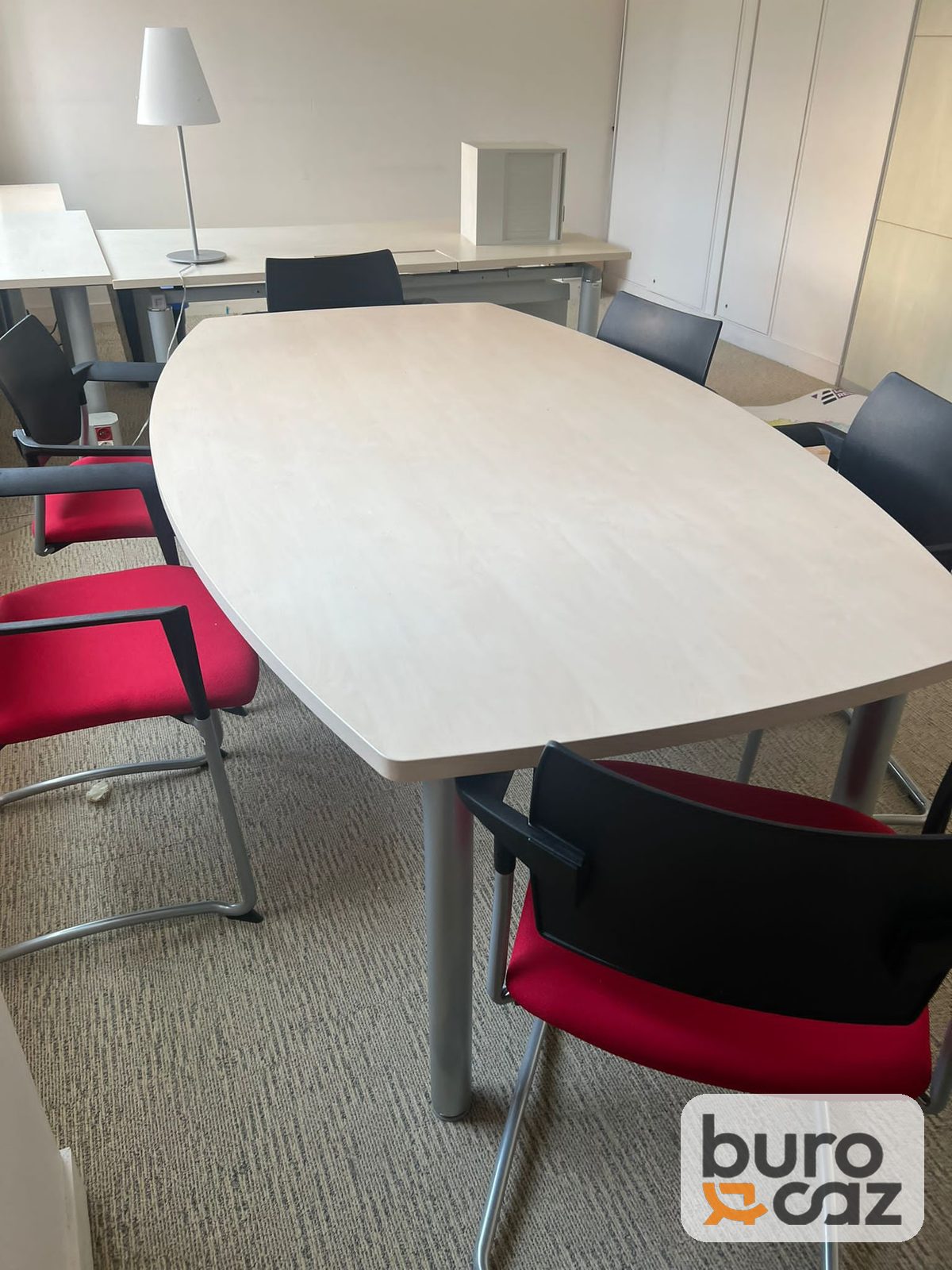 Table de réunion tonneau finition érable pieds gris