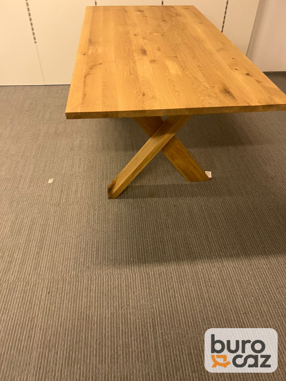 Table en chêne massif pieds en X — photo 4