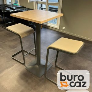 Table haute carrée plateau bois pied central