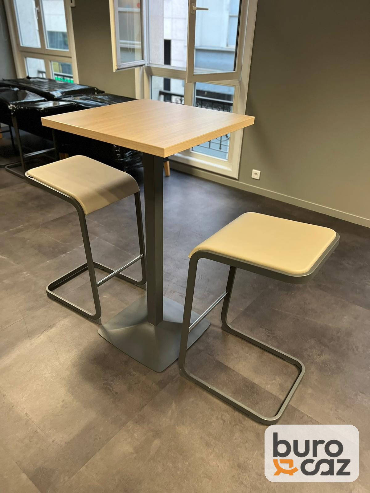 Table haute carrée plateau bois pied central