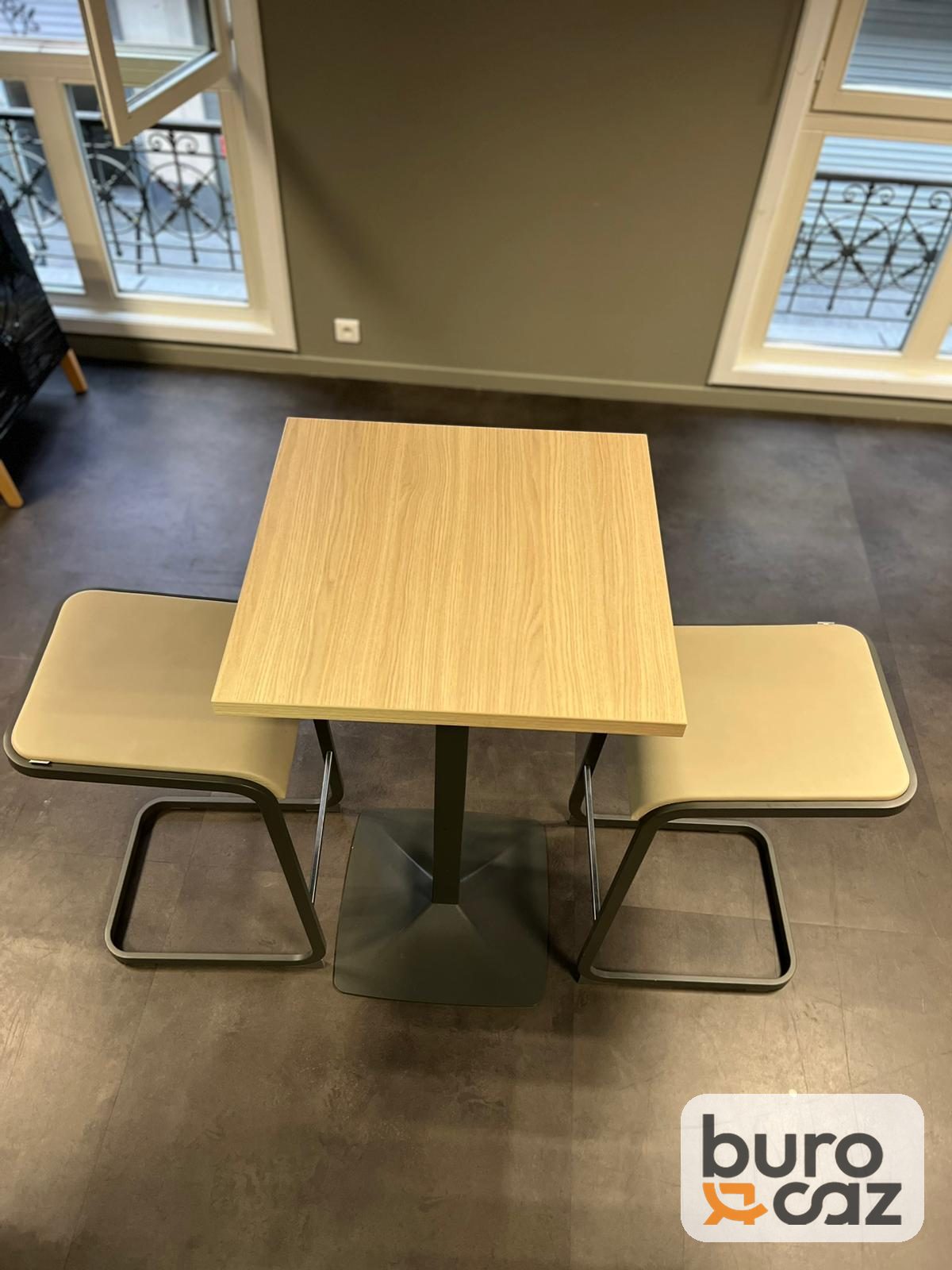 Table haute carrée plateau bois pied central — photo 5