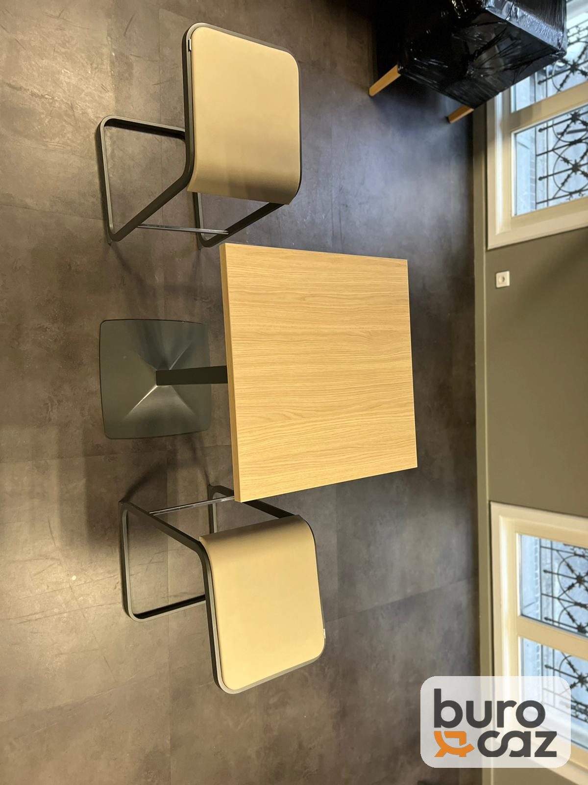 Table haute carrée plateau bois pied central — photo 6