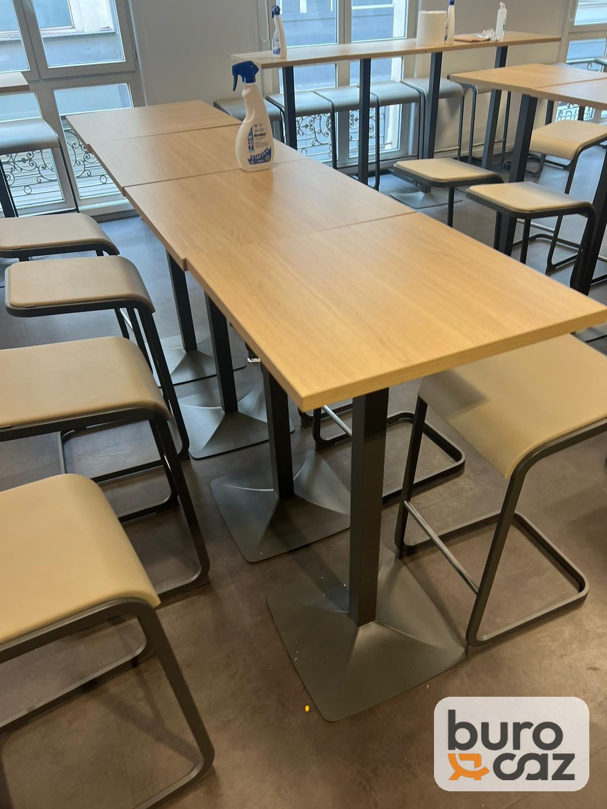 Table haute mange-debout plateau bois pied central noir