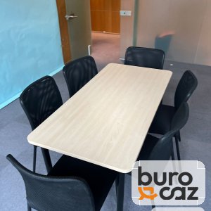 Table plateau bois clair 4 pieds métal noir