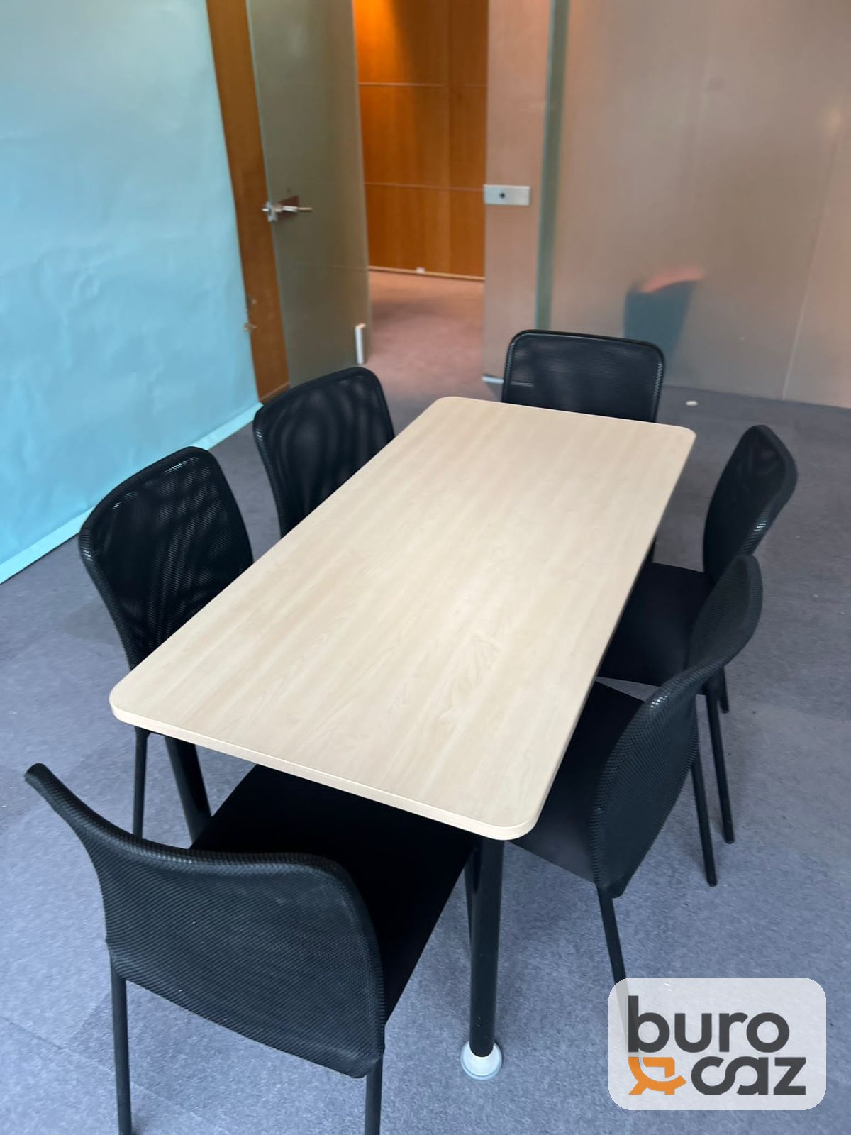Table plateau bois clair 4 pieds métal noir