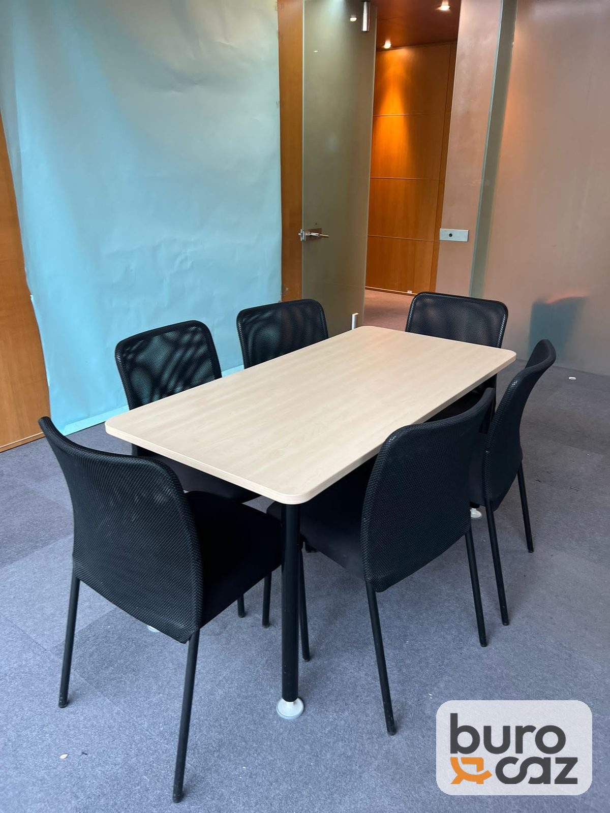 Table plateau bois clair 4 pieds métal noir — photo 10