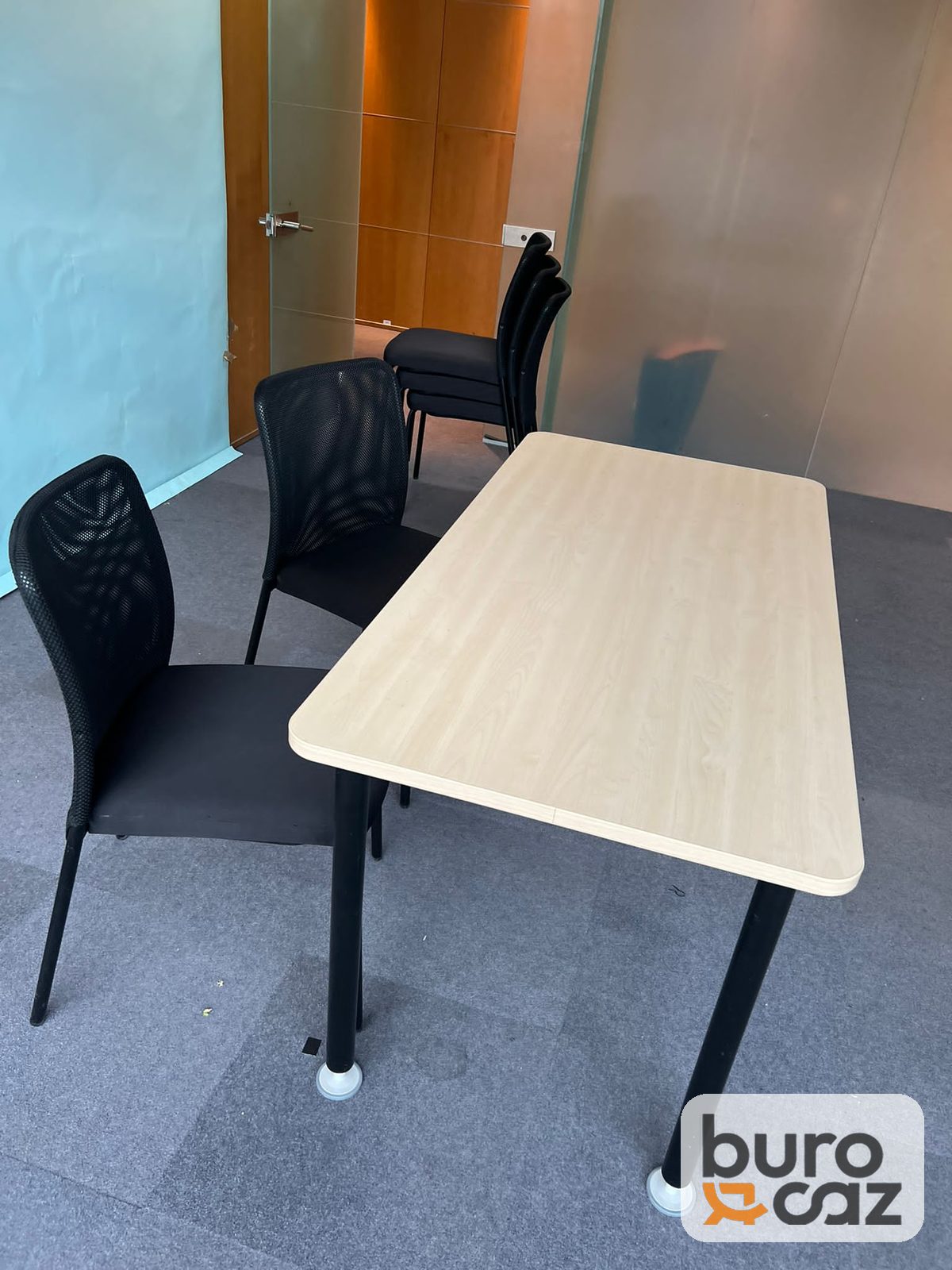 Table plateau bois clair 4 pieds métal noir — photo 11