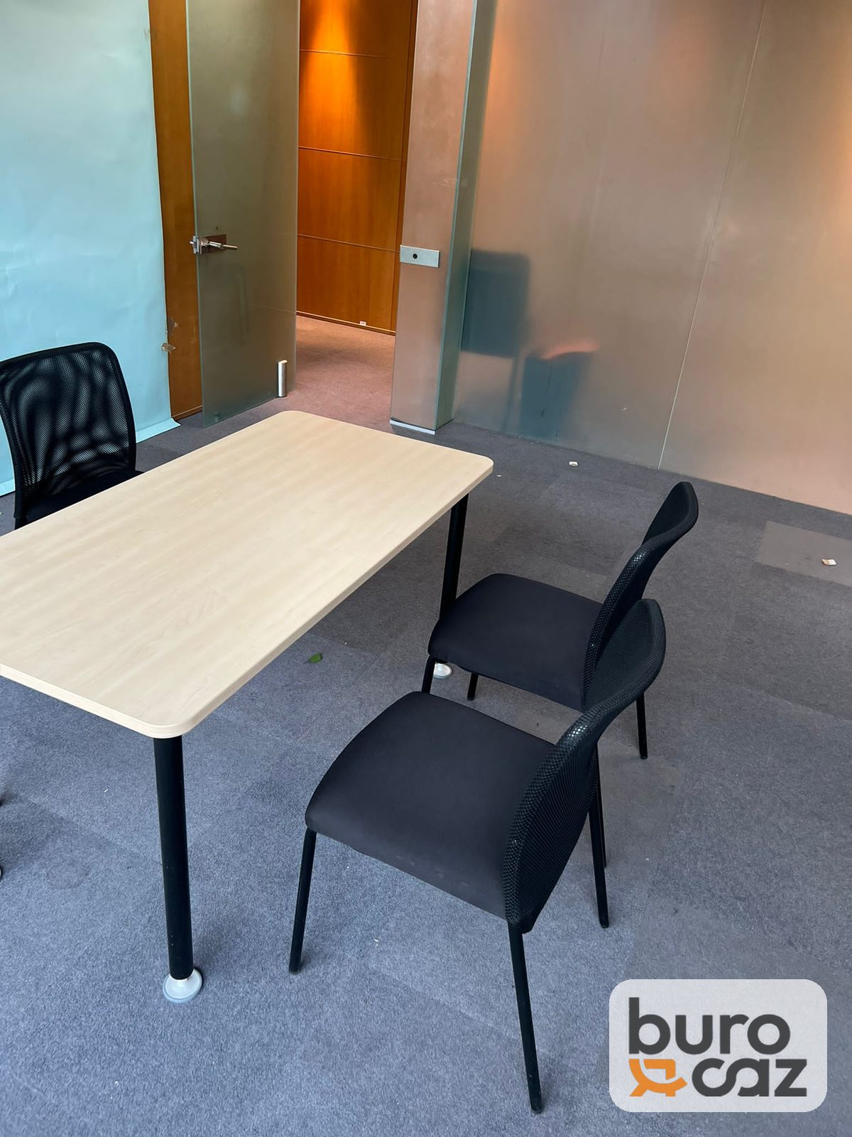 Table plateau bois clair 4 pieds métal noir — photo 13