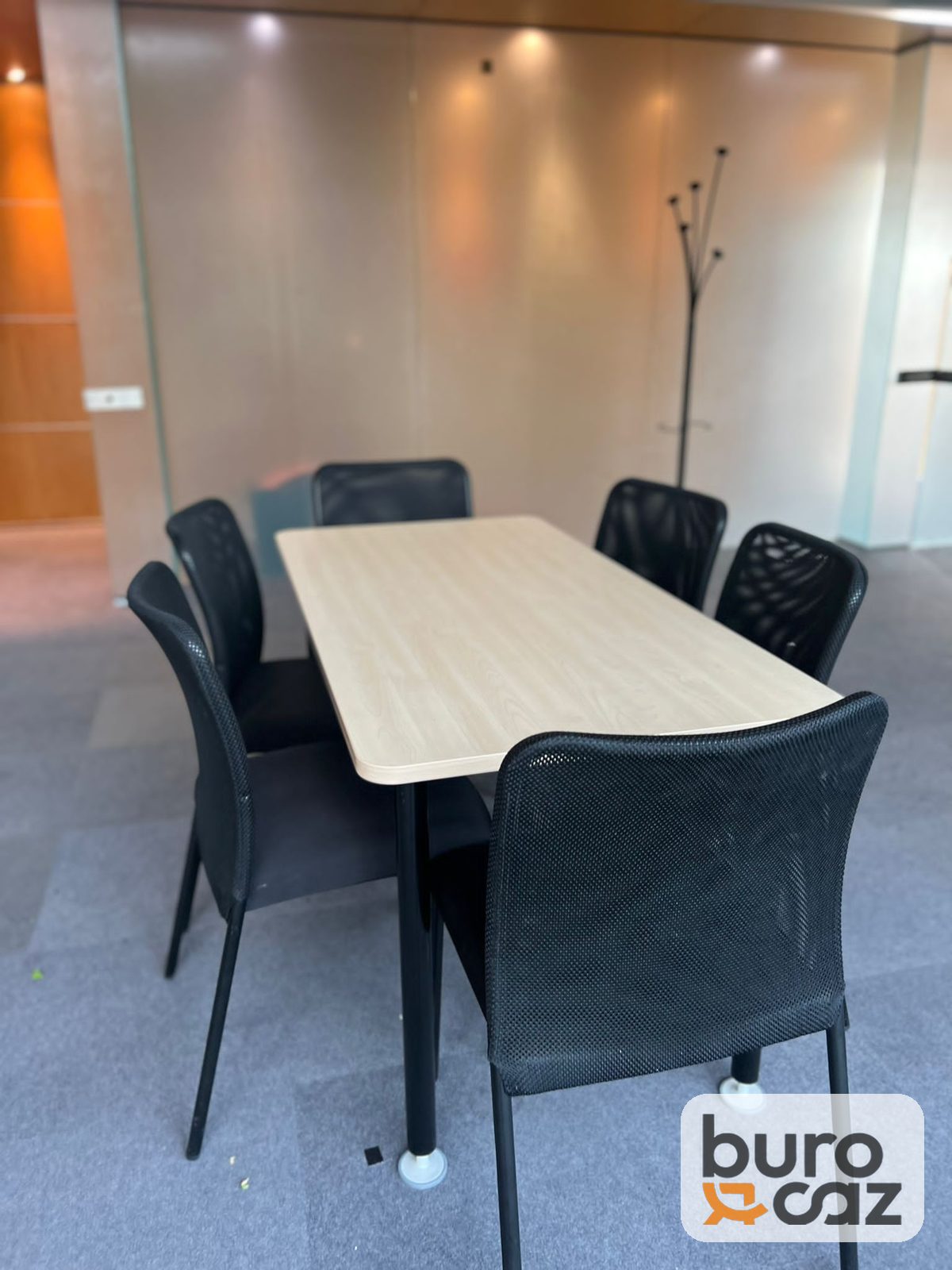 Table plateau bois clair 4 pieds métal noir — photo 15