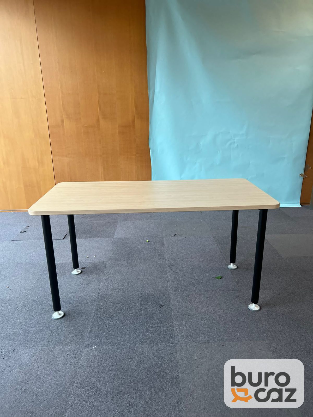 Table plateau bois clair 4 pieds métal noir — photo 21
