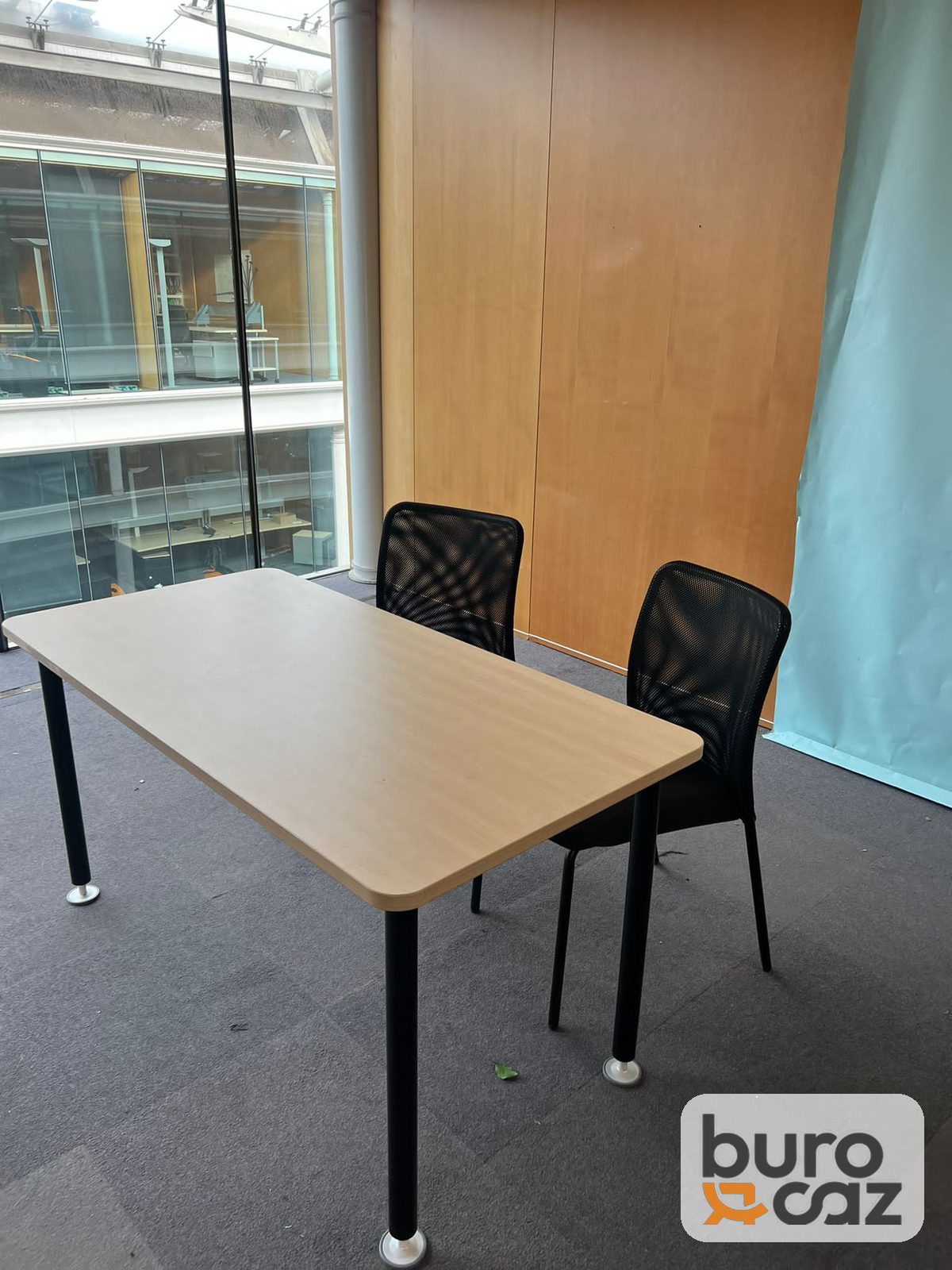 Table plateau bois clair 4 pieds métal noir — photo 22