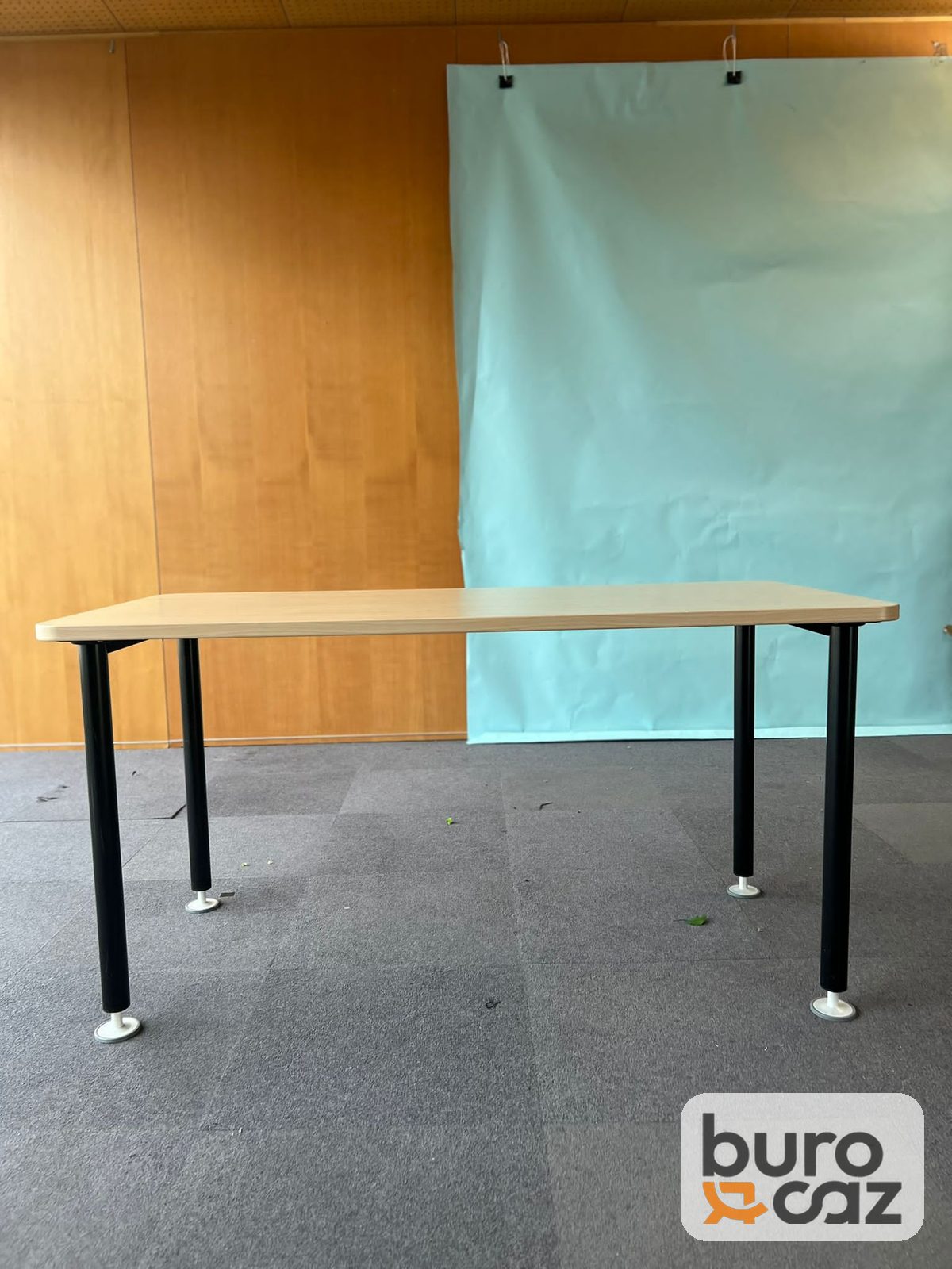 Table plateau bois clair 4 pieds métal noir — photo 24