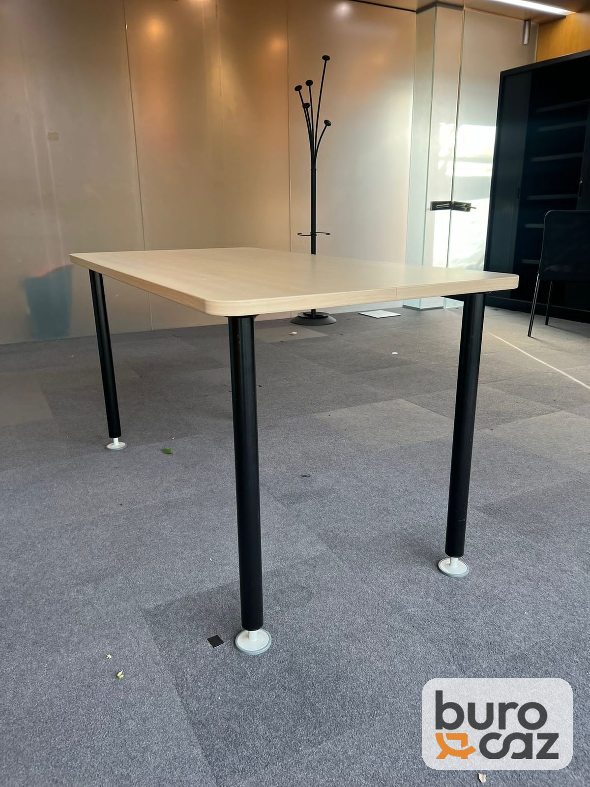 Table plateau bois clair 4 pieds métal noir — photo 25
