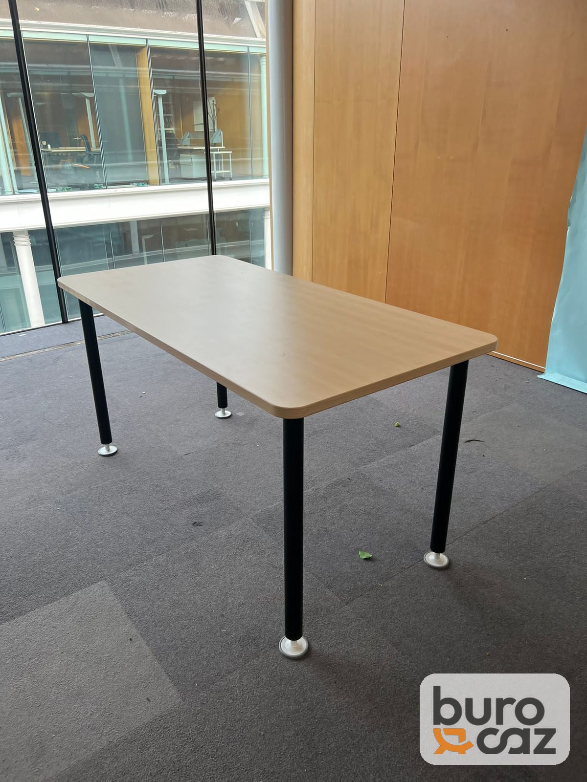 Table plateau bois clair 4 pieds métal noir — photo 26