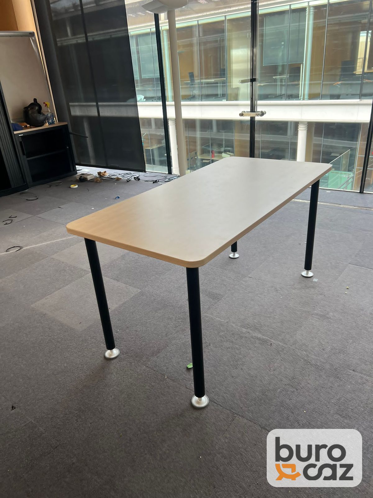 Table plateau bois clair 4 pieds métal noir — photo 27