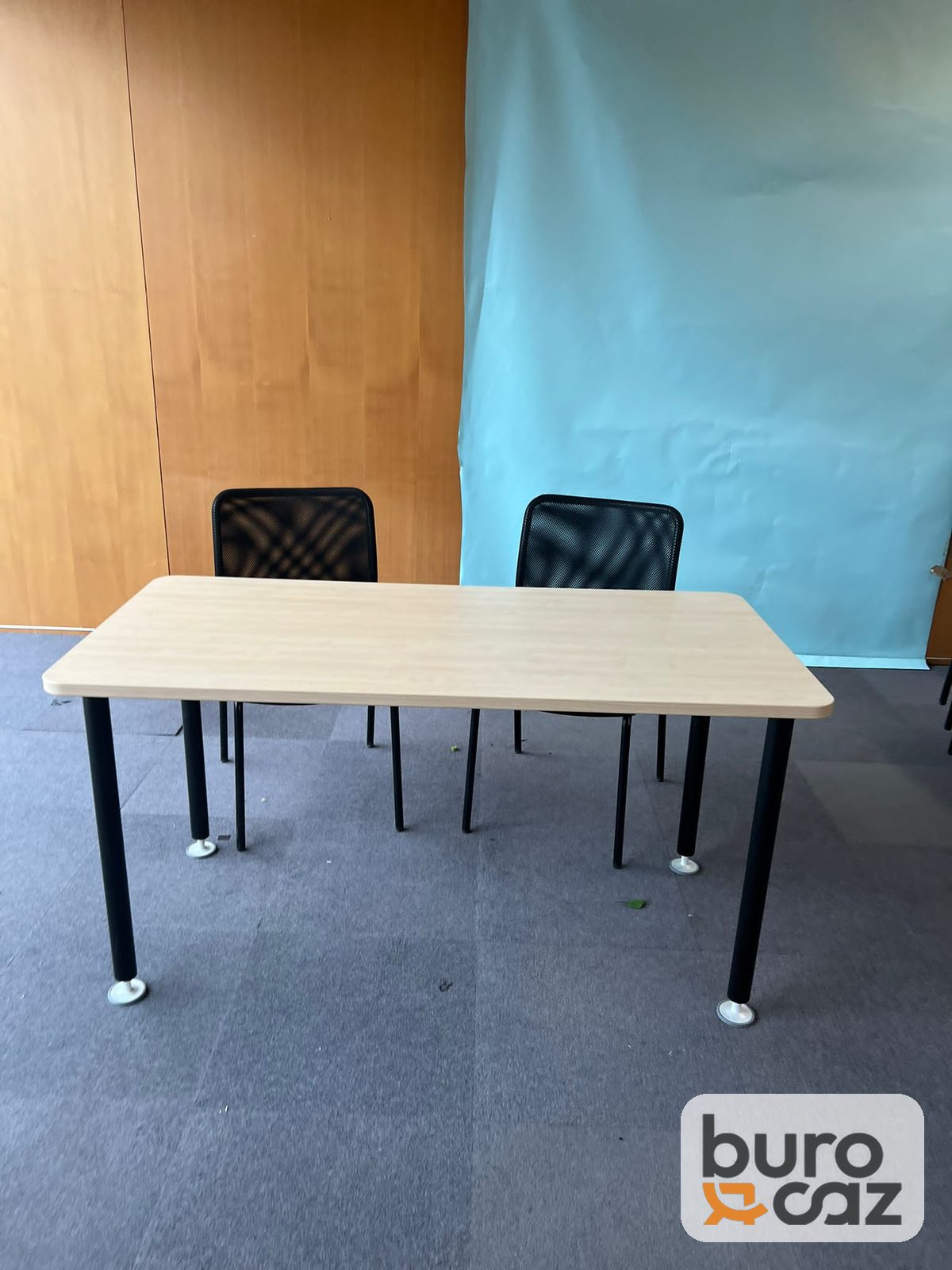 Table plateau bois clair 4 pieds métal noir — photo 6