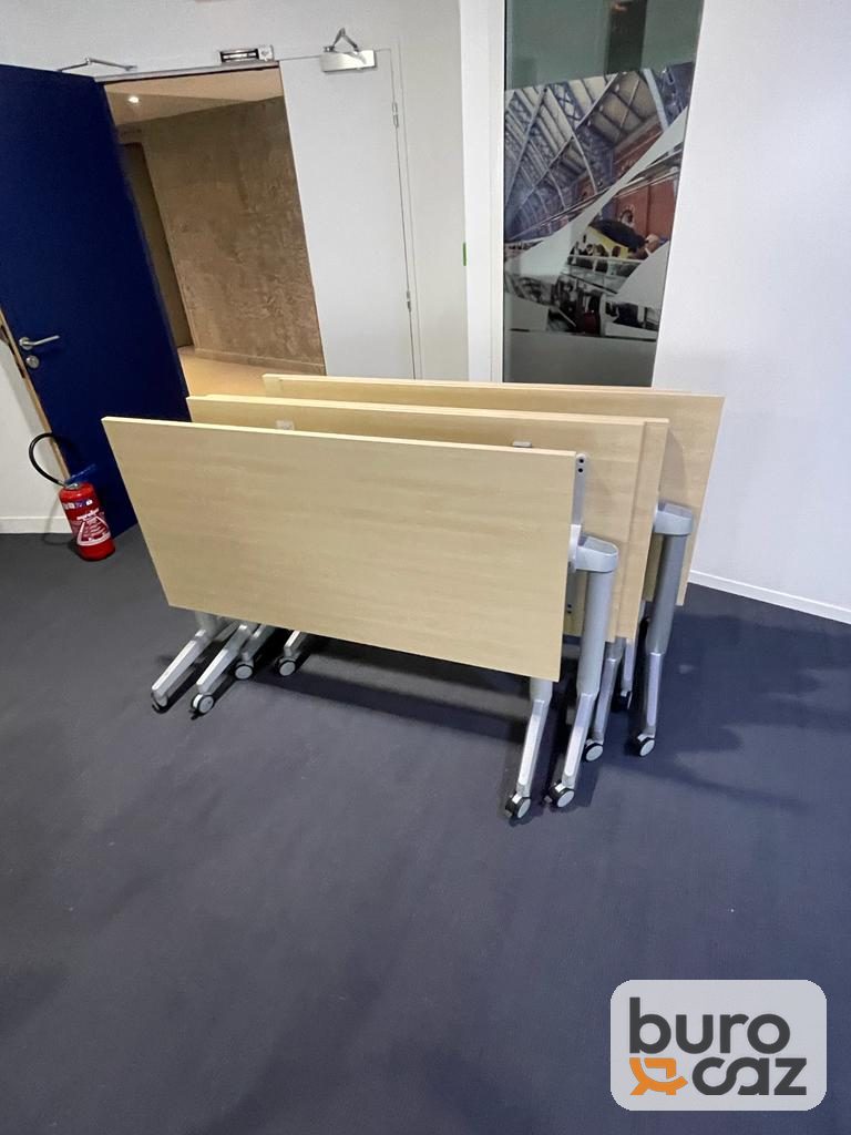 Table pliante basculante sur roulettes plateau érable — photo 2