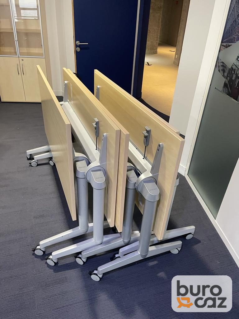 Table pliante basculante sur roulettes plateau érable — photo 4