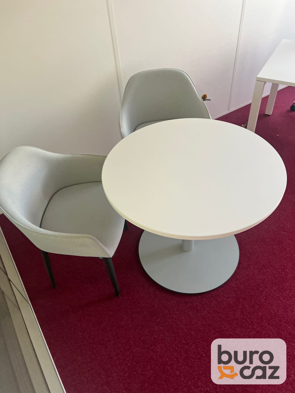 Table ronde blanche pied central gris — photo 3