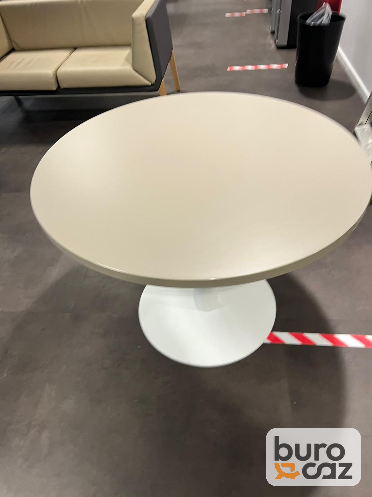 Table ronde blanche pied tulipe — photo 3