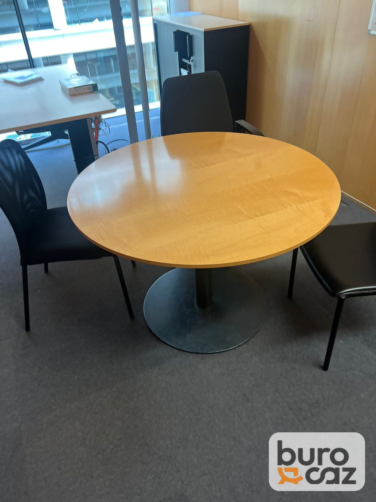 Table ronde bois clair pied central