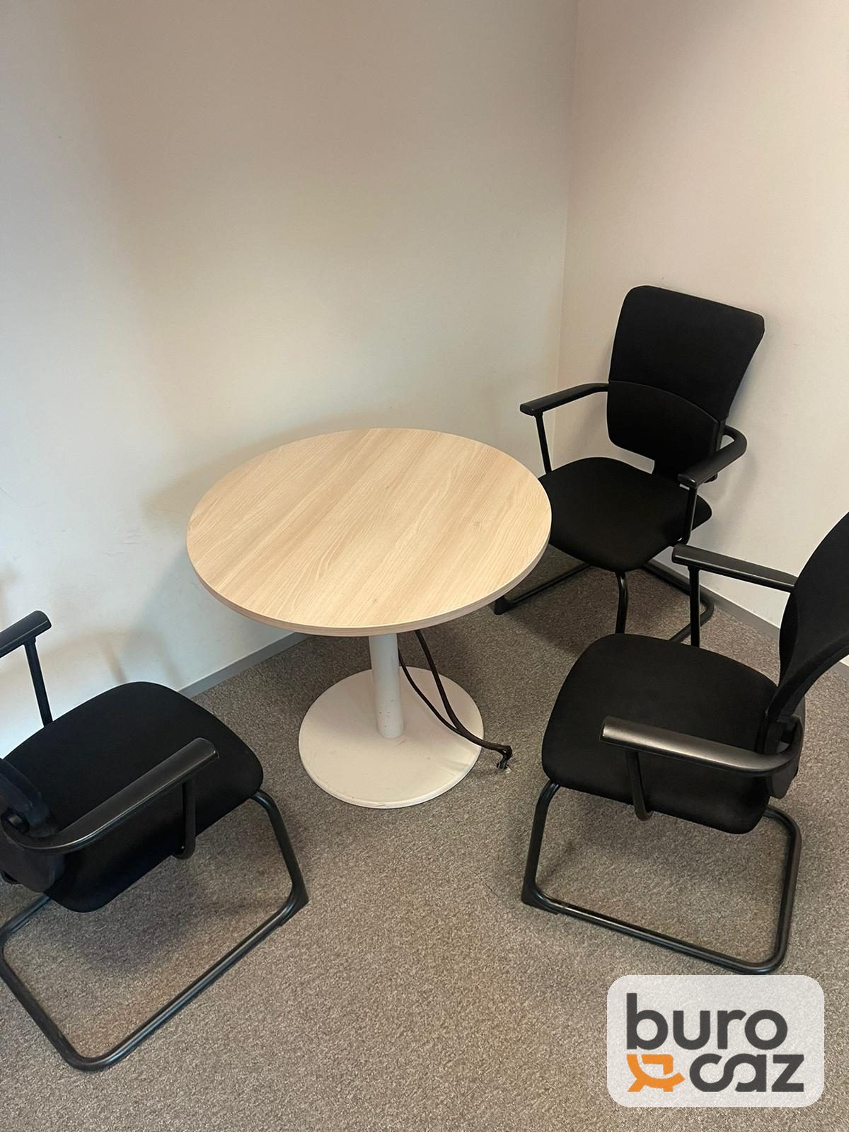 Table ronde bois clair pied central blanc — photo 2